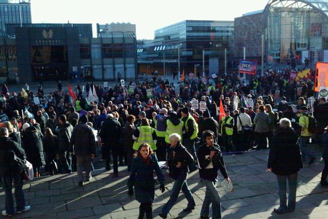 Lots of support for strikers in Coventry http://twitpic.com/7m0i8p/full